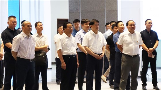 長(zhǎng)沙市委常委、市委組織部部長(zhǎng)張宏益一行調(diào)研國(guó)家網(wǎng)絡(luò)安全產(chǎn)業(yè)園區(qū)（長(zhǎng)沙），并參觀我司布展的園區(qū)展示推廣中心項(xiàng)目